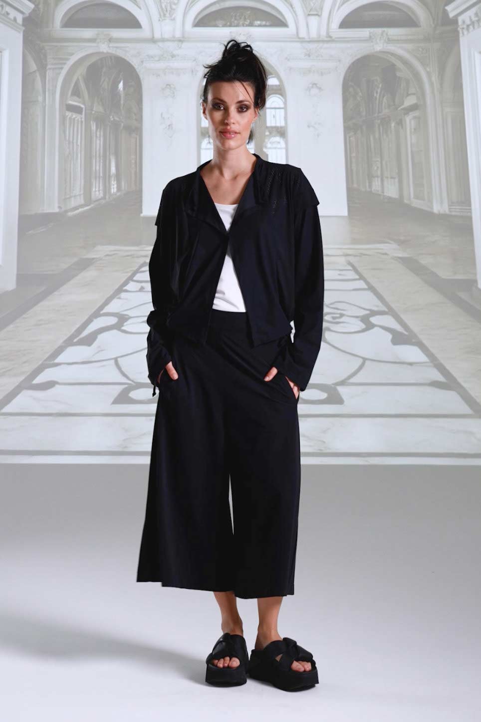 Pants 26021 sabbia white navy black Jacket 26028 black Top 1001 sabbia white navy black