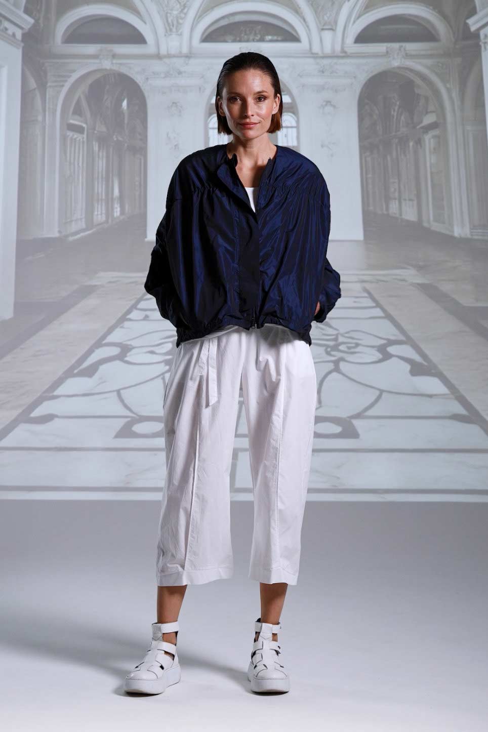 Pants 26154 white black kurkuma Jacket 26101 sabbia navy black Top 1001 white sabbia navy black