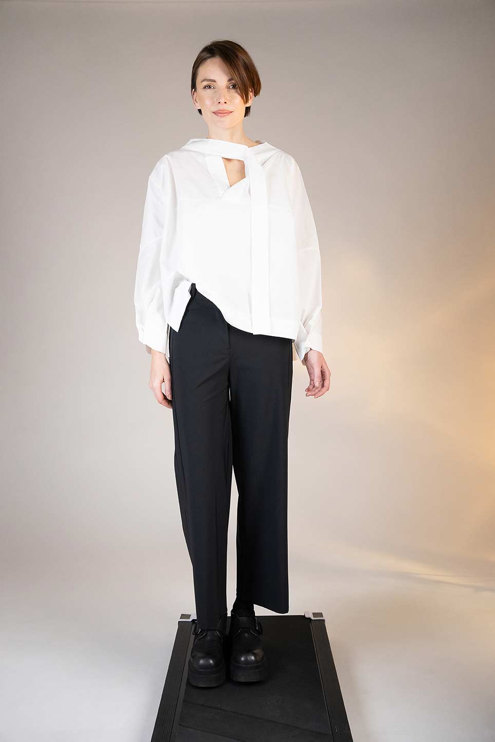 Pants 25518 black graphite Blouse 25610 white black