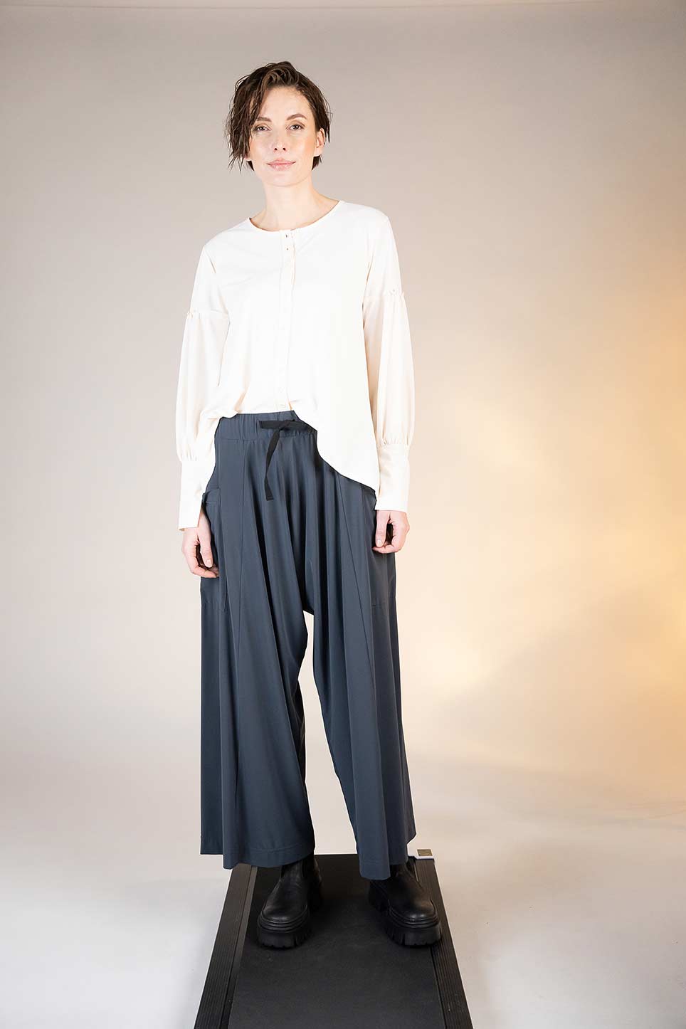 Pants 25545 black graphite Blouse 25565 cream