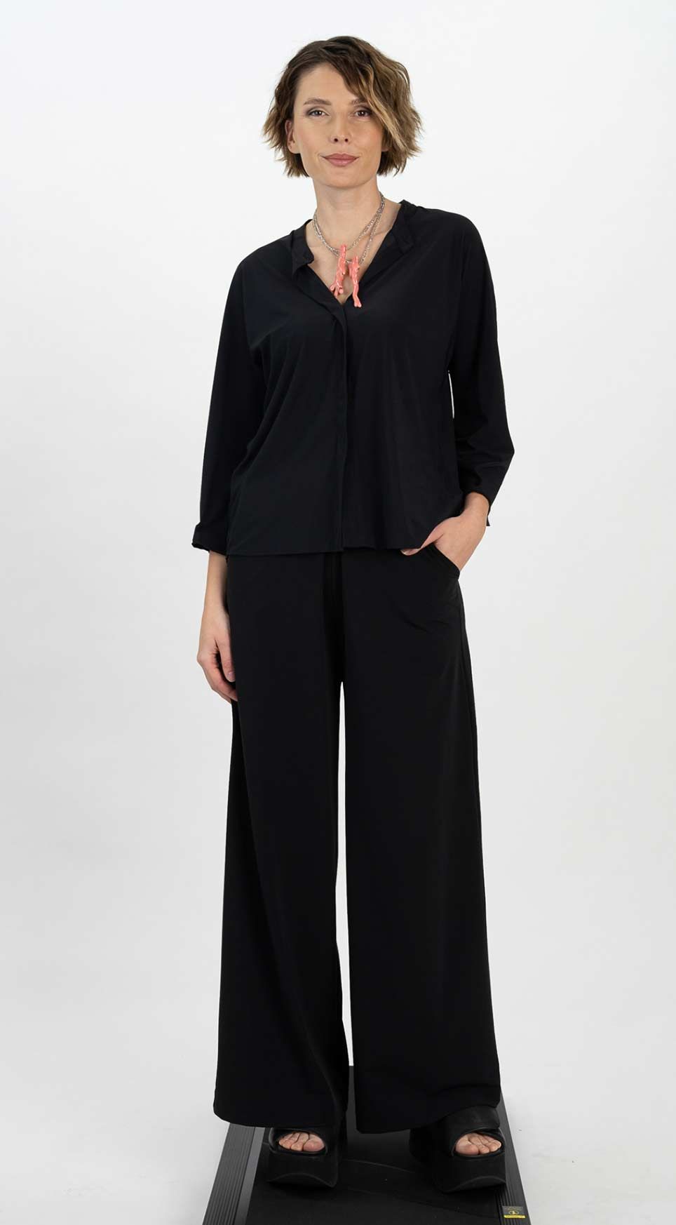 Shirt 25033 light grey navy black white Pants 25036 light grey navy black white