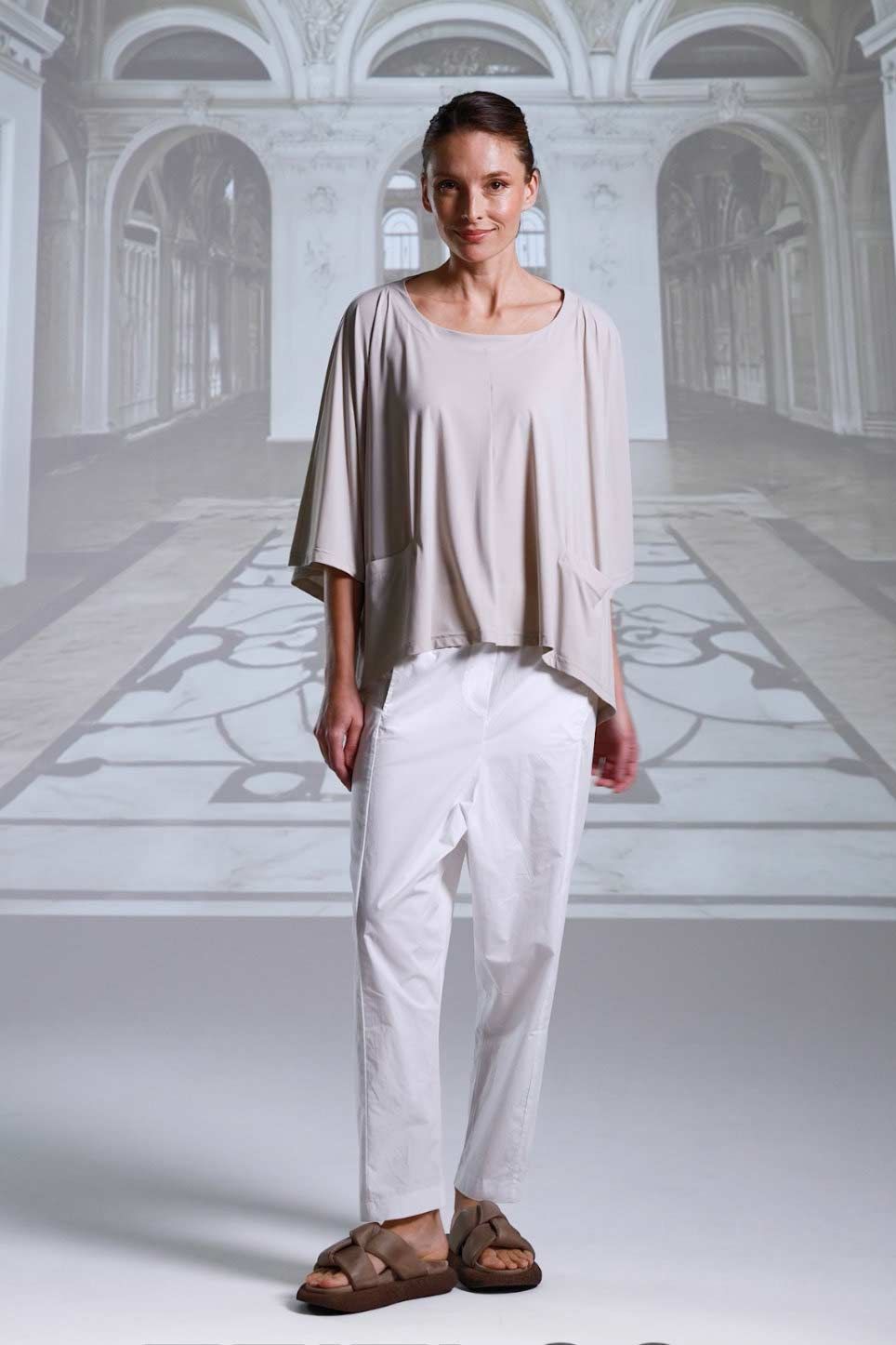 Hose 26153 weiß schwarz kurkuma Shirt 26081 weiß sabbia navy schwarz