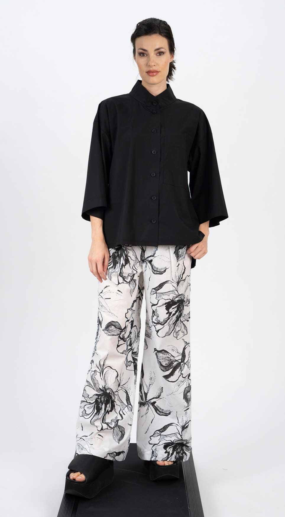 Blouse 25123 black white Pants 25144 orig